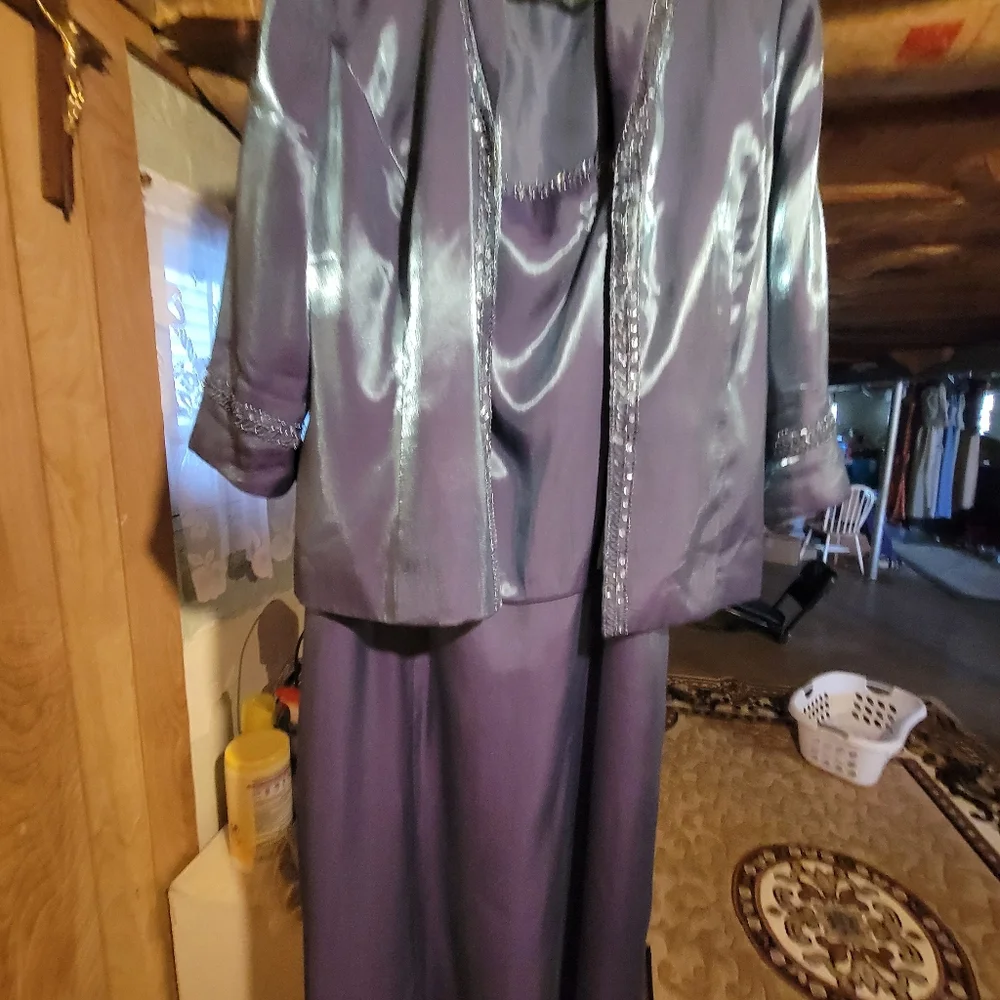 Dress - Picture 4 of 5